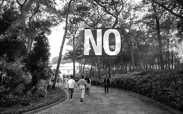 L'affiche "No" de Santiago Sierra, dans le cadre de la manifestation culturelle  'Loving Art. Making Art' à Tel Aviv, qui aura lieu du 12 au 14 novembre 2020. (Autorisation : municipalité de Tel Aviv),