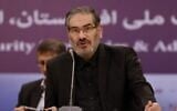 Ali Shamkhani, secrétaire du Conseil suprême de sécurité national iranien, dont le fils Mohammad Hossein Shamkhani fait l'objet d'une série de sanctions américaines, lors de la première réunion des secrétaires de sécurité nationale dans la capitale iranienne de Téhéran, le 26 septembre 2018. (Crédit :  ATTA KENARE / AFP)
