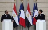 Le président français Emmanuel Macron (droite) et son homologue égyptien Abdel Fattah al-Sissi, à l'Elysée, le 7 décembre 2020. (Crédit : Michel Euler / POOL / AFP)