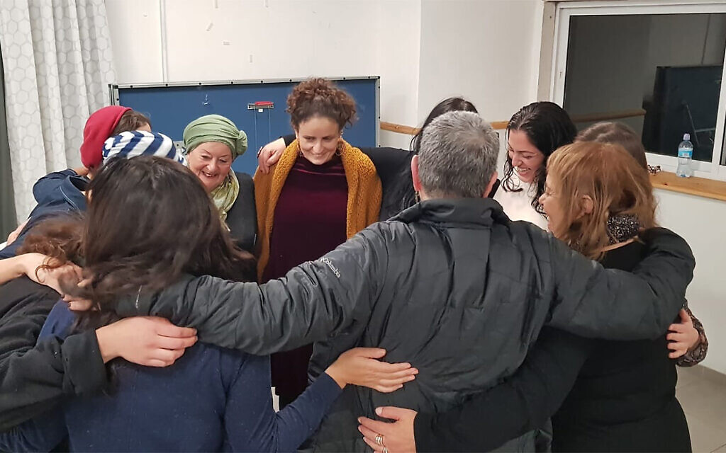 Des femmes fêtent le Rosh Hodesh el Benat à Jérusalem, en décembre 2019. (Aliza Lavie/ via JTA)