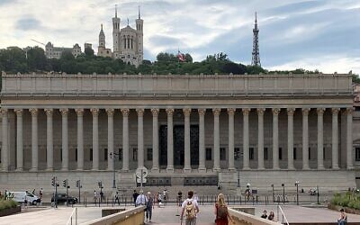 Le Palais de justice historique de Lyon, qui abrite la cour d’appel. (Crédit : Benoît Prieur / Wikimedia Commons / CC BY-SA 4.0)