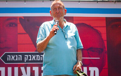 Ron Huldai, maire de Tel Aviv, lors de la Gay Pride annuelle à Tel Aviv, le 14 juin 2019. (Crédit : Flash90)