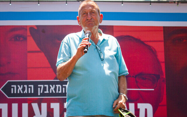 Ron Huldai, maire de Tel Aviv, lors de la Gay Pride annuelle à Tel Aviv, le 14 juin 2019. (Crédit : Flash90)