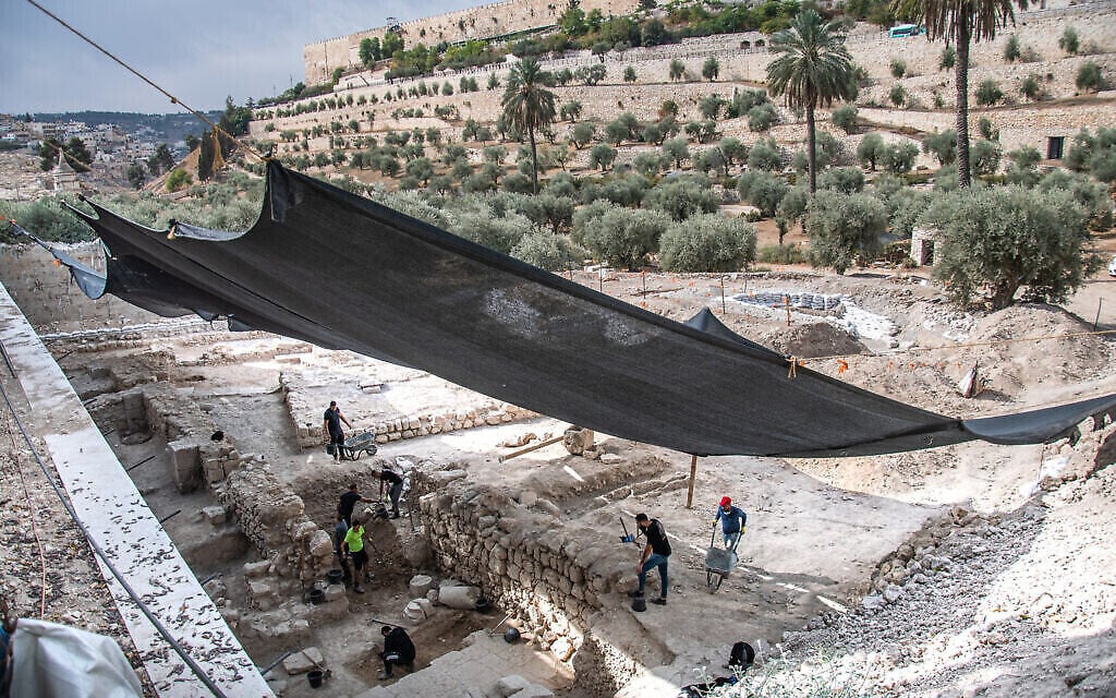 Les fouilles de l'Autorité israélienne des Antiquités à l'église byzantine. (Crédit : Yoli Schwartz/ Autorité israélienne des antiquités)