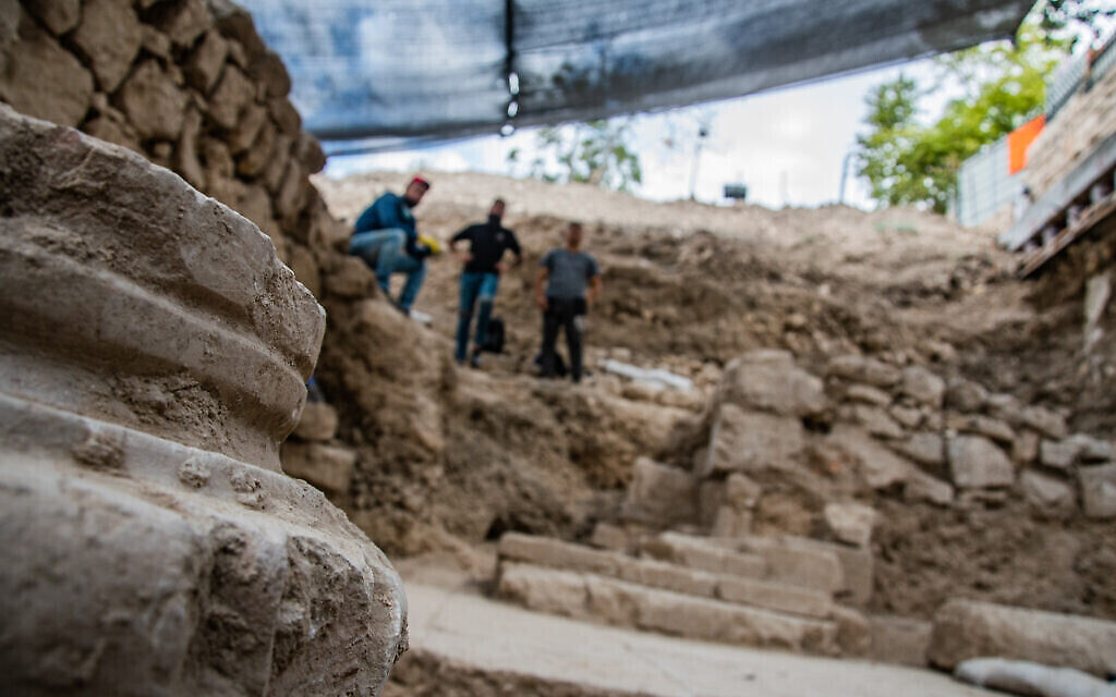 Les fouilles de l'Autorité israélienne des Antiquités dans une église byzantine du 6è siècle à Gethsémani, sur le mont des Oliviers de Jérusalem. (Crédit : Yoli Schwartz/ Autorité israélienne des antiquités)