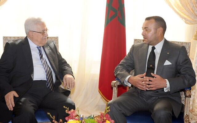 Le roi du Maroc Mohammed 6, à droite, rencontre le président de l'Autorité palestinienne Mahmoud Abbas, à gauche, à New York, le 22 septembre 2010. (Crédit : AP/Royal Palace/HO/Maroccan Royal Palace) Le roi du Maroc Mohammed 6, à droite, rencontre le président de l'Autorité palestinienne Mahmoud Abbas, à gauche, à New York, le 22 septembre 2010. (Crédit : AP/Royal Palace/HO/Maroccan Royal Palace)