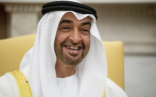 Le prince d'Abu Dhabi, Sheikh Mohamed bin Zayed Al Nahyan, sourit pendant une réunion à la Maison Blanche, à Washington, le 15 mai 2017. (Crédit : Andrew Harnik/AP)
