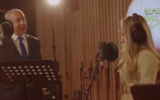 Le Premier ministre Benjamin Netanyahu et la pop star Eden Ben Zaken. (Crédit : capture d’écran YouTube / ישראל בידור)