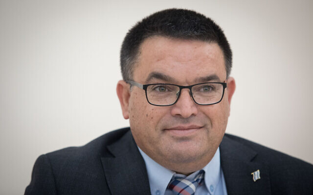 Le député du parti Kakhol lavan, Michael Biton, à la Knesset, le 29 avril 2019. (Noam Revkin Fenton/Flash90) Le député du parti Kakhol lavan, Michael Biton, à la Knesset, le 29 avril 2019. (Noam Revkin Fenton/Flash90)