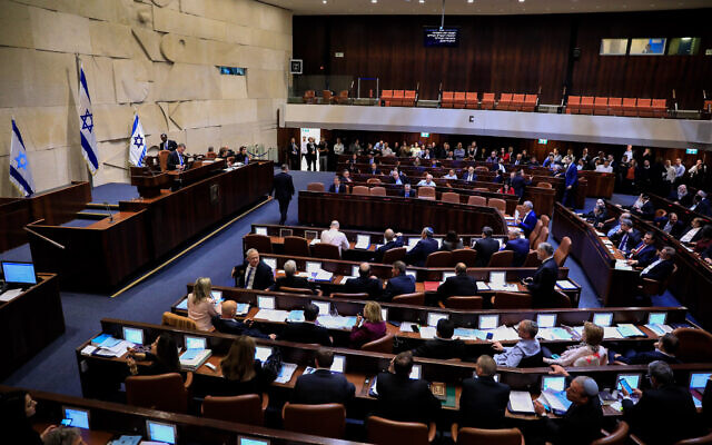 Les députés votent la dissolution de la Knesset, à Jérusalem, le 11 décembre 2019. (Crédit : Olivier Fitoussi/Flash90) Les députés votent la dissolution de la Knesset, à Jérusalem, le 11 décembre 2019. (Crédit : Olivier Fitoussi/Flash90)
