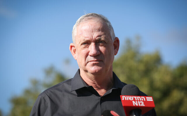 Le ministre de la D"fense Benny Gantz en visite à la frontière israélo-libanaise, le 17 novembre 2020. (C'rédit : David Cohen/Flash90) Le ministre de la D"fense Benny Gantz en visite à la frontière israélo-libanaise, le 17 novembre 2020. (C'rédit : David Cohen/Flash90)