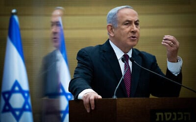 Le Premier ministre Benjamin Netanyahu prend la parole lors d'une conférence de presse à la Knesset à Jérusalem, le 2 novembre 2020. (Crédit : Yonatan Sindel / Flash90)