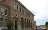 Le siège de la faculté de droit de l’Université d'Aix-Marseille sur le campus d'Aix-en-Provence. (Crédit : Superbenjamin / CC BY-SA 3.0)