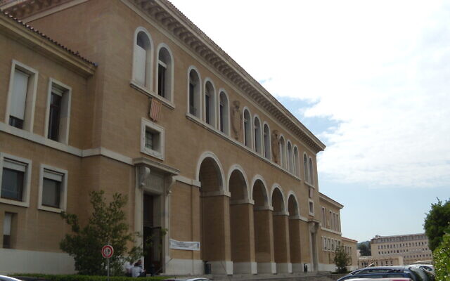 Le siège de la faculté de droit de l’Université d'Aix-Marseille sur le campus d'Aix-en-Provence. (Crédit : Superbenjamin / CC BY-SA 3.0) Le siège de la faculté de droit de l’Université d'Aix-Marseille sur le campus d'Aix-en-Provence. (Crédit : Superbenjamin / CC BY-SA 3.0)