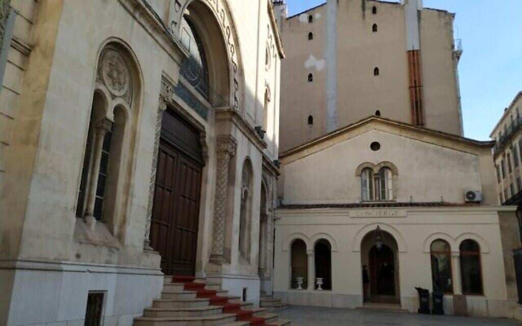 L'extérieur de la Grande synagogue de Marseille, le 21 octobre 2020. (Crédit : Yaakov Schwartz/ Times of Israel)