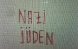 Graffiti nazi tagués sur le mur d'un immeuble résidentiel à Haïfa qui, selon la police, aurait été inscrit lors d'une dispute entre résidents, le 13 décembre 2020. (Crédit : police israélienne)