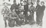Le groupe de partisans juifs-lituaniens "The Avengers" à leur retour à Vilna au moment de la libération de la ville par l'Armée rouge, en juillet 1944. (Wiener Holocaust Library Collections)