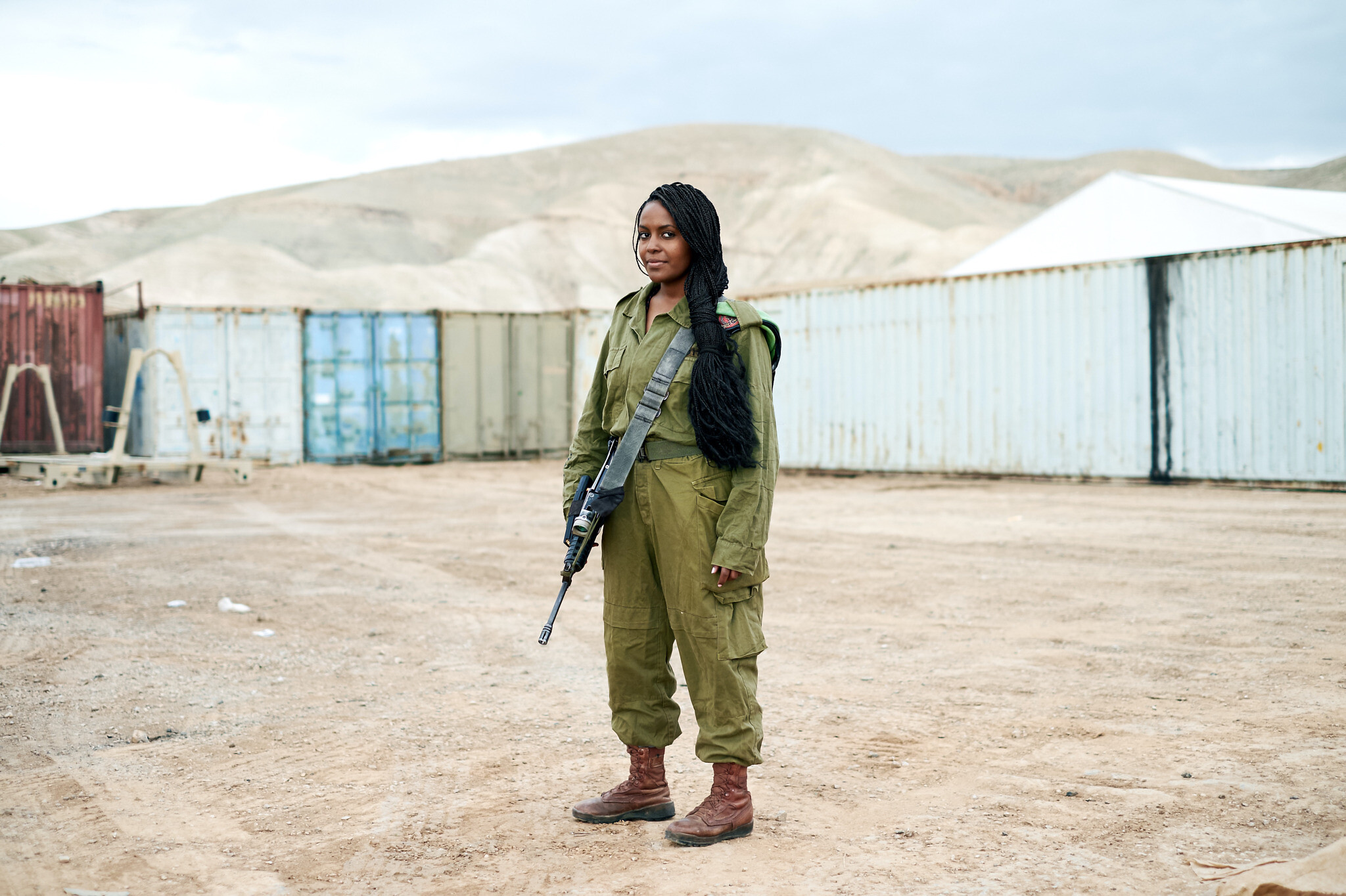 « Sisit, 21 ans. Addis-Abeba, Ethiopie. Infanterie. » (Brant Slomovic)