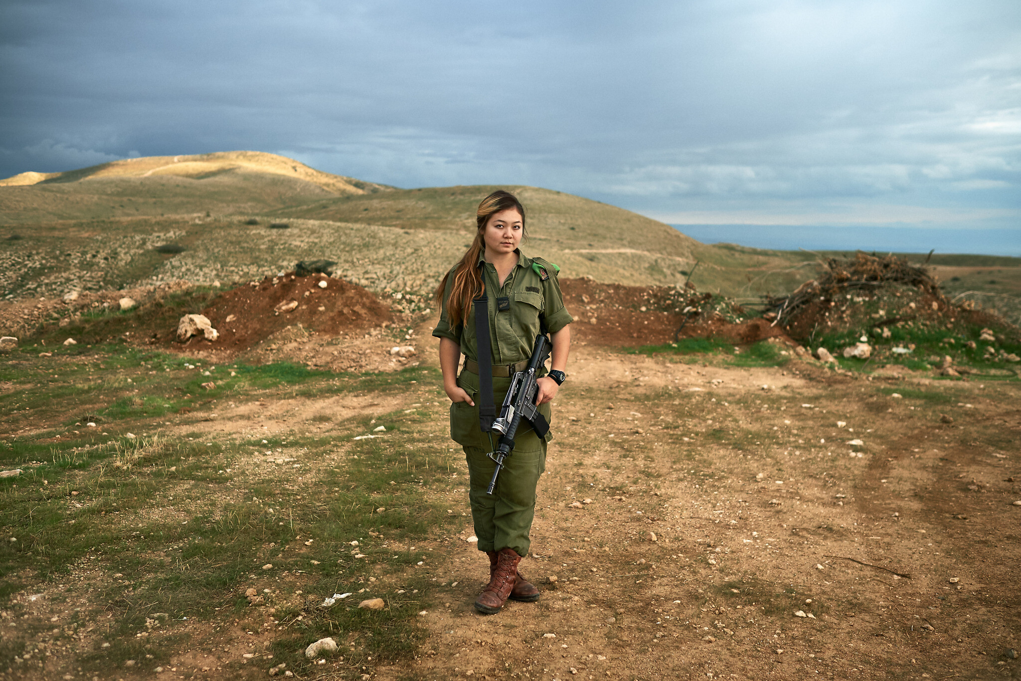 « Emily, 19 ans. Ville non divulguée, Ouzbékistan. Infanterie. » (Brant Slomovic)