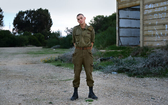 Peter, 18 ans, originaire de Minsk, en Biélorussie, . Équipes de sauvetage. (Crédit : Brant Slomovic)