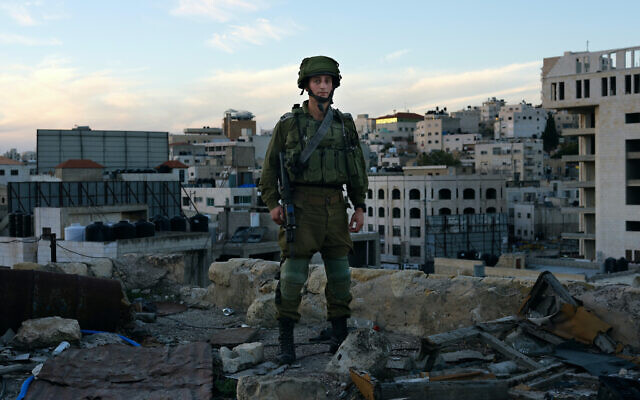 Josh, 22 ans. West Caldwell, New Jersey, USA. commandant de Peloton dans l'infanterie. (Crédit : Brant Slomovic)
