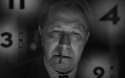 Gary Oldman incarne Herman Mankiewicz dans "Mank." (Capture d'écran YouTube via JTA)