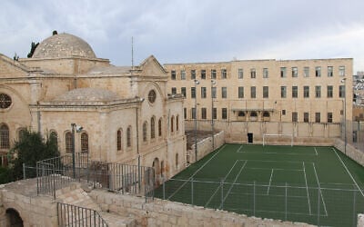Le complexe arménien dans la Vieille Ville de Jérusalem, aperçu depuis les remparts. (Crédit : Shmuel Bar-Am) Le complexe arménien dans la Vieille Ville de Jérusalem, aperçu depuis les remparts. (Crédit : Shmuel Bar-Am)