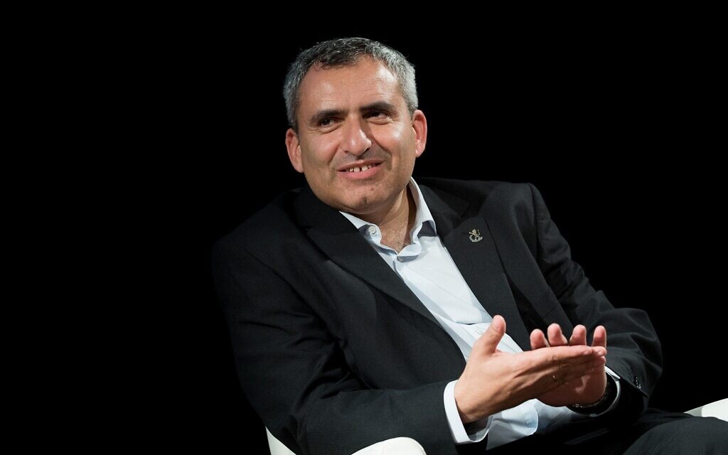 Zeev Elkin lors d'un débat entre candidats pour les élections municipales de Jérusalem, le 21 octobre 2018. (Crédit : Yonatan Sindel/Flash90) Zeev Elkin lors d'un débat entre candidats pour les élections municipales de Jérusalem, le 21 octobre 2018. (Crédit : Yonatan Sindel/Flash90)