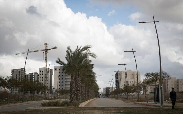 De nouveaux logements construits à Netivot, dans le sud d'Israël, le 21 janvier 2017. (Crédit : Nati Shohat/Flash90) De nouveaux logements construits à Netivot, dans le sud d'Israël, le 21 janvier 2017. (Crédit : Nati Shohat/Flash90)