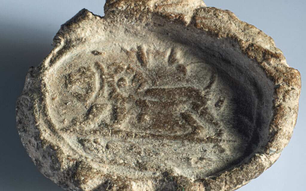 In sceau israélite vieux de 2700 ans datant du règne du roi Jéroboam II, au 8è siècle avant l'ère commune. (Crédit : Dani Machlis/Université Ben Gurion)