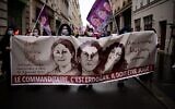 Marché commémorative à Paris pour commémorer l'assassinat des trois militantes kurdes Sakine Cansiz, Fidan Dogan et Leyla Saleymez, qui ont été abattus le 9 janvier 2013 au Centre d'information kurde de Paris. (Crédit : MARTIN BUREAU / AFP)