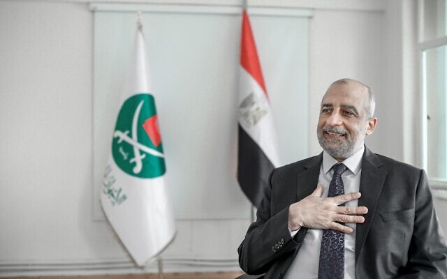 Talaat Fahmy, porte-parole des Frères musulmans d'Egypte, s'exprime lors d'une interview dans son bureau à Istanbul, le 19 janvier 2021. (Crédit : Bulent Kilic / AFP) Talaat Fahmy, porte-parole des Frères musulmans d'Egypte, s'exprime lors d'une interview dans son bureau à Istanbul, le 19 janvier 2021. (Crédit : Bulent Kilic / AFP)