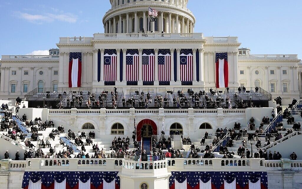 Le Président américain Joe Biden prononce son discours d'inauguration après avoir prêté serment en tant que 46e Président des États-Unis, le 20 janvier 2021 au Capitole américain à Washington. (Patrick Semansky / POOL / AFP)