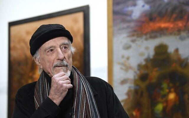 L'artiste autrichien Arik Brauer s'exprime lors d'une interview à Vienne, le 17 décembre 2018. (Crédit : ROBERT JAEGER / APA / AFP)