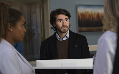 Noah Galvin joue Dr. Asher Wolk dans 'The Good Doctor.' (Crédit ABC/Jeff Weddell/ via JTA)