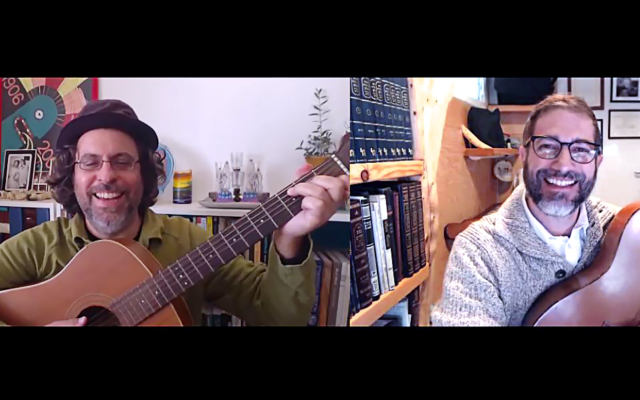 Amihai Zippor, à gauche, et Shimshon Meir Frankel, du groupe Bar Papas, sort son premier album en 2020 après 20 ans ensemble. (Autorisation : Bar Papas) Amihai Zippor, à gauche, et Shimshon Meir Frankel, du groupe Bar Papas, sort son premier album en 2020 après 20 ans ensemble. (Autorisation : Bar Papas)