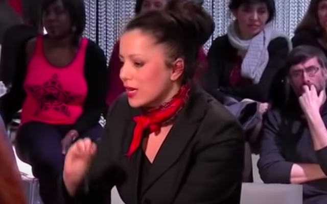 Houria Bouteldja, alors porte-parole du parti des Indigènes de la République, dans l’émission Ce soir (ou jamais !) sur France 2 en mars 2016. (Crédit : capture d’écran YouTube / Ce soir ou jamais)