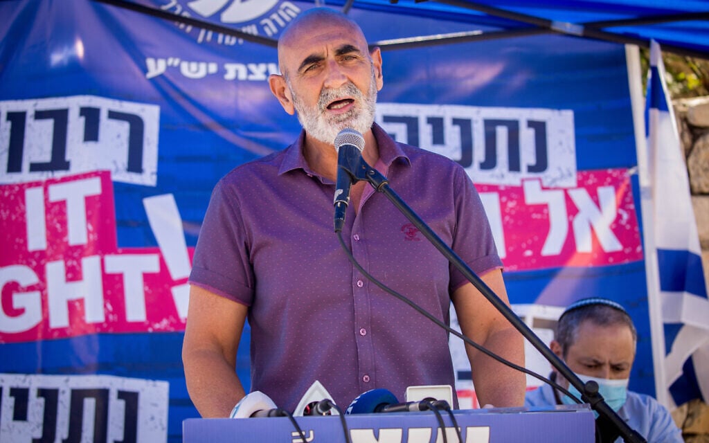 Le président du Conseil Yesha, David Elhayani, devant le bureau du Premier ministre à Jérusalem, le 21 juin 2020. (Yonatan Sindel/Flash90)
