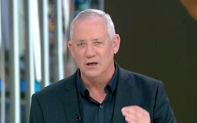 Capture d'écran de la vidéo du chef du parti Kakhol lavan, le ministre de la Défense Benny Gantz, lors d'une interview au journal télévisé de la Treizième chaîne, le 12 janvier 2021. (Treizième chaîne)