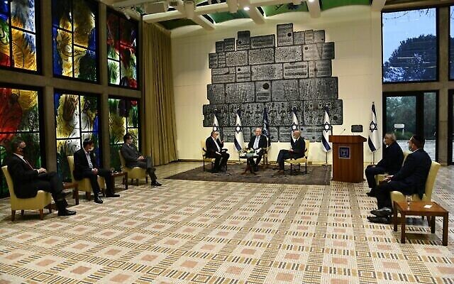 Les directeurs d'hôpitaux rencontrent le président Reuven Rivlin à la résidence présidentielle à Jérusalem, le 18 janvier 2021 (Crédit : Haim Zach/GPO) Les directeurs d'hôpitaux rencontrent le président Reuven Rivlin à la résidence présidentielle à Jérusalem, le 18 janvier 2021 (Crédit : Haim Zach/GPO)