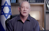 Le président de Kakhol lavan Benny Gantz dans un discours hebdomadaire prononcé sur Facebook, le 22 janvier 2021. (Capture d'écran/ Facebook)