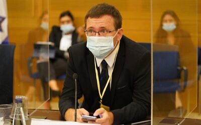 Le professeur Hagai Levine de l'Université hébraïque lors d'une réunion de la commission sur le coronavirus de la Knesset à Jérusalem, le 13 octobre 2020. (Shmulik Grossman/Knesset)