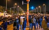 Des manifestants arabes israéliens prient dans le cadre d'une manifestation contre la violence dans les communautés arabes, le mercredi 6 janvier 2021. (Autorisation)