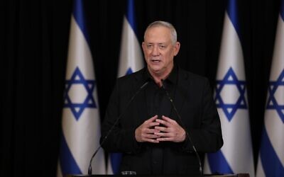 Le leader de Kakhol lavan, Benny Gantz, lors d'un discours prononcé le 11 janvier 2021. (Crédit : Elad Malka)