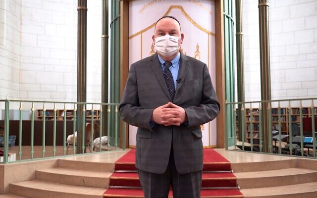 Daniel Saada, ambassadeur d'Israël en France, à la Grande synagogue de Strasbourg, le 13 janvier 2021. (Capture d'écran YouTube) Daniel Saada, ambassadeur d'Israël en France, à la Grande synagogue de Strasbourg, le 13 janvier 2021. (Capture d'écran YouTube)