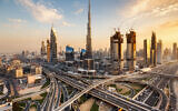 Dubaï, aux Emirats arabes unis, au crépuscule. (Crédit : Britus/ iStock by Getty Images)