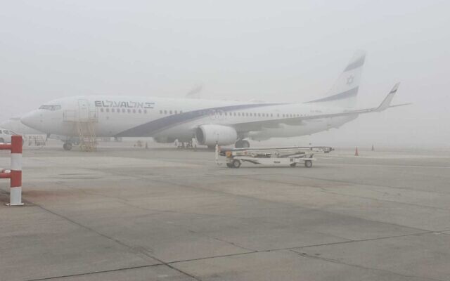 Fort brouillard à l'aéroport Ben Gourion, le 4 janvier 2021. (Autorité aéroportuaire d'Israël) Fort brouillard à l'aéroport Ben Gourion, le 4 janvier 2021. (Autorité aéroportuaire d'Israël)