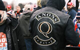 Un blouson Qanon. (Crédit : Spencer Platt/Getty Images via JTA)