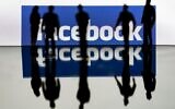 Le logo Facebook à Bruxelles, le 14 février 2020. (Crédit : Kenzo TRIBOUILLARD / AFP)