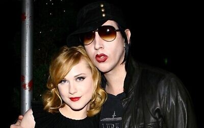 Le musicien Marilyn Manson et l'actrice Evan Rachel Wood  lors d'une fête organisée après une projection spéciale de  "Across The Universe" à Bette, à New York, le 13 septembre 2007. (Crédit : Scott Wintrow / GETTY IMAGES NORTH AMERICA / AFP)